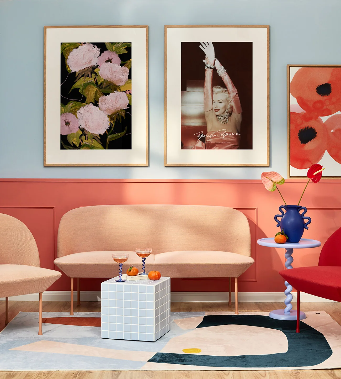 Klub Kalinski — hellblauer Fliesen-Cube im Interieur